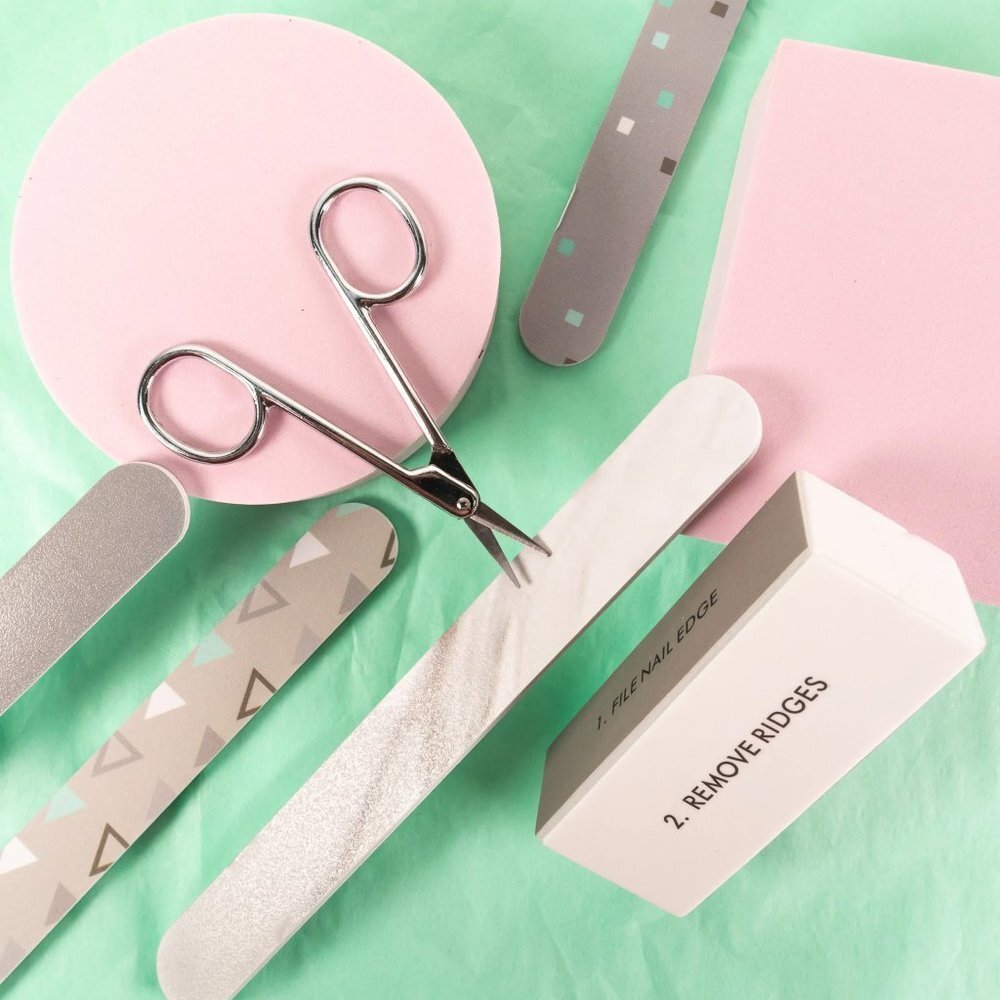 NEW Celavi Fabulous Manicure Set 6PC Nail Grooming Kit Nail Files Buffer Scissor